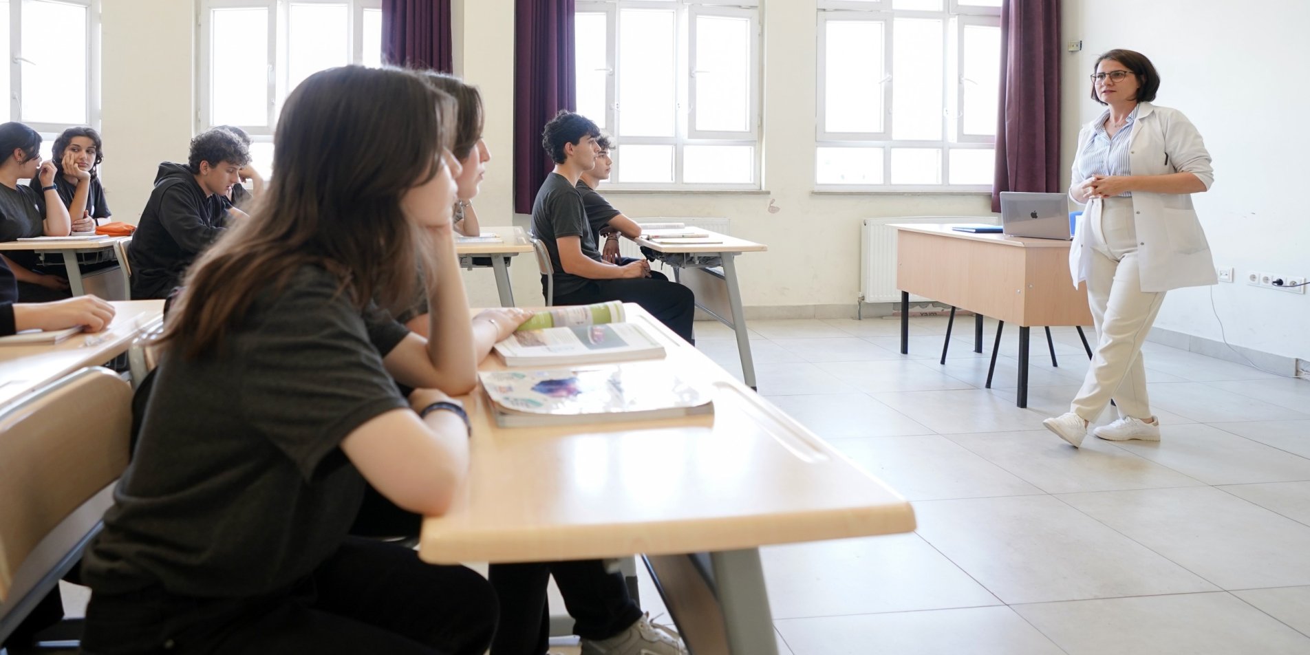 LİSE SON SINIF ÖĞRENCİLERİNE "HEDEF TEMELLİ DESTEK EĞİTİMİ" DERSİ